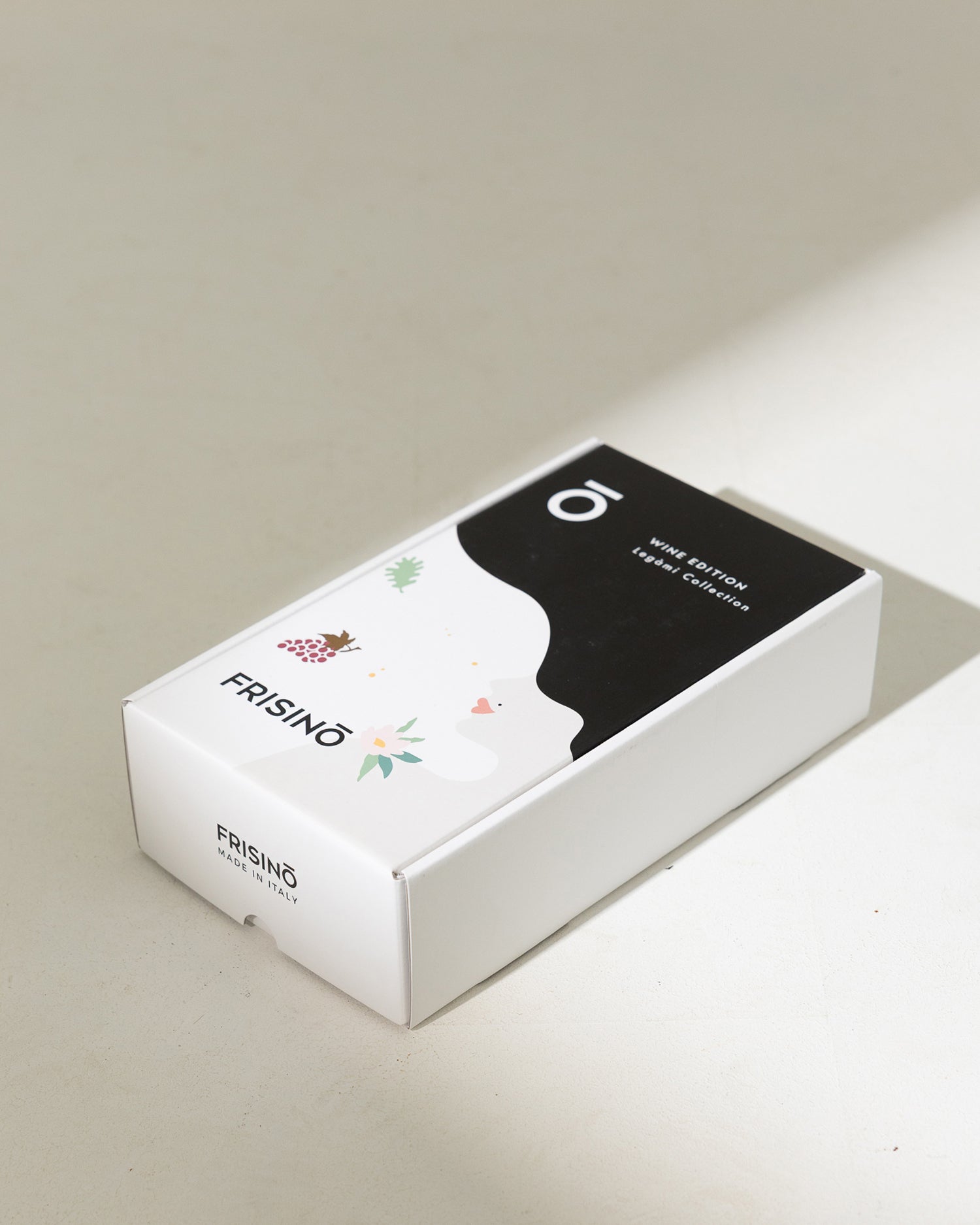 Frisino Legàmi Wine Edition giftbox, black and white box with floral and grape illustrations, Made in Italy